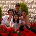 Фотография "Family in Bahai Gardens, Haifa, Israel, June 29 2008"