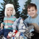 Фотография "Мои любимые детки. Яна и Андрей. Видимо хотят получить новогодние подарки :) 
Декабрь 2007."