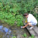 Фотография "Света пьет воду из родника, из которого можно пить"