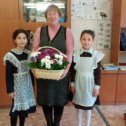Фотография "Спасибо бывшим выпускникам и международной компании  по доставке цветов за подарок ко "Дню Учителя""