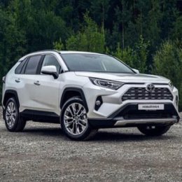 Фотография "ТОЙОТА ЦЕНТР КАРАГАНДА
.
✔️Абсолютно новый Toyota RAV 4,
Что в нём такого абсолютно нового?
.
✅Ну, во-первых теперь он внедорожник!Оснащен системой Multi-terrain Select,позволяющей адаптировать характеристики RAV 4 под разные типы дорожного покрытия.
✅Плюс принципиально новые бензиновые атмосферные двигатели(2.0.л/2.5 л)
✅Новый полный привод с адаптивной системой распределения крутящего момента на каждое заднее колесо 💣
✅Показатели геометрической проходимости мягко говоря впечатляют 💪
.
Про комфорт салона, динамичность,управляемость,вместимость багажника,новый дизайн и т.д.-все на высочайшем уровне⤴️⤴️⤴️
.
Впечатляет?
Приезжайте к нам на тест-драйв и почувствуйте эту бомбу-машину💣🖤
.
#ТОЙОТАЦЕНТРКАРАГАНДА #Рав4#Тойота"