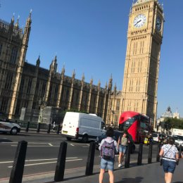 Фотография "Биг-Бен и Британский Парламент.Я жил в отеле через Вестминстерский мост.Утром после завтрака шёл гулять по паркам которых здесь множество.Лучше Лондона может быть только Лондон."