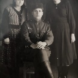Фотография "Слева наша мама и брат с сестрой отца"