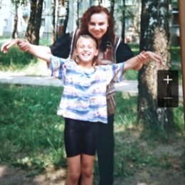 Фотография "Я и моя сеструха... 20 лет назад"