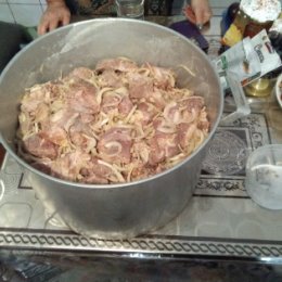 Фотография "Готовимся к пасха, всего лишь кг 15мяса"