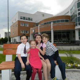 Фотография "30 мая 2012 г. у школы."