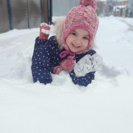 Фотография "Внучка Ариша. Первый снег в этом году."