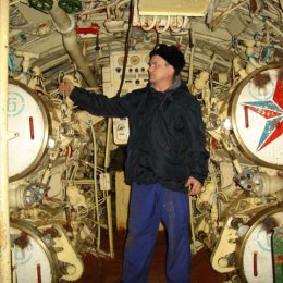 Фотография "2007г. Северный флот на борту легендарной АПЛ К-3. Возможно я не корректно вёл себя в 1-м отсеке, но для меня всё было дорогим и близким!"