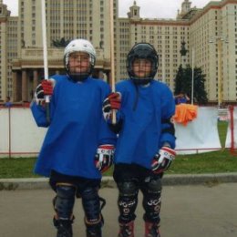 Фотография "Роллеркей на Ленгорах. С лева мой Сын Дмитрий с другом."