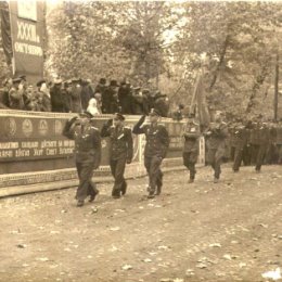 Фотография "Мой Дед возглавляет колонну военного парада в Фергане."