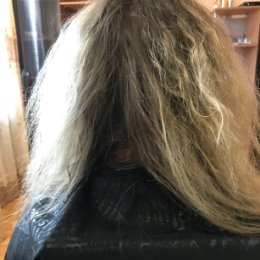 Фотография "https://www.instagram.com/p/BlPdsIwARqG/?igref=okru
✔ Об уходе за волосами после кератинового выпрямления и не только✔
💎Кератиновое выпрямление💎 прекрасно влияет на здоровье и внешний вид прически, но следует помнить, что оно не освобождает от заботы о волосах. Средства, которое полностью освободило бы нас от ухода просто не существует. Кератин делает волосы гладкими, послушными и этим уменьшает время укладки на 75%!❗❗❗ 🌸 Нельзя забывать про использование увлажняющего, питательного кондиционера, лечебных масок и масел (2-3 раза в неделю). Кстати, рецептами масок я с вами скоро поделюсь, собрала самые лучшие.🌸 🌺Кератиновое выпрямление приводит волосы в порядок, чтобы вы смогли поддерживать их хорошее состояние и меньше тратить на это времени, а не забивать на уход и надеяться на чудо-эффект от одной процедуры. Используйте качественные шампуни, масла, маски и кондиционеры + сушка феном (брашинг и вытягивание волос теперь не обязательны, утюжок - для фанатиков) и вы максимально продлите красоту и лоск своих волос.🌺"
