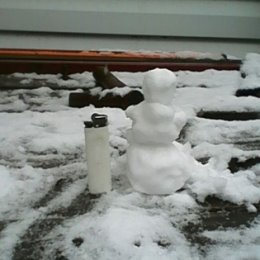 Фотография "Вот и первый снеговик в этом году)))"