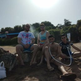 Фотография "Enjoy with my friends in the beach ⛱ 😎 🍹🧃😊"