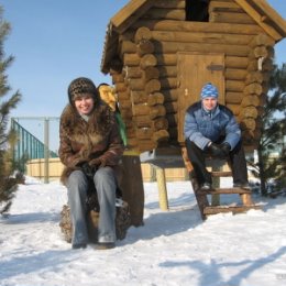 Фотография "нашел бабку ежку в лесу с избушкой"