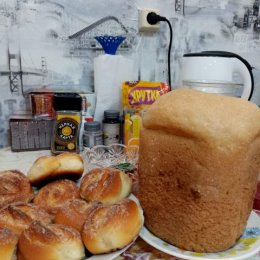 Фотография "Воскресный день. Напекли булочек и домашний хлеб из цельнозерновой муки."