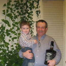 Фотография "С местным канадцем - внуком и местным напитком"