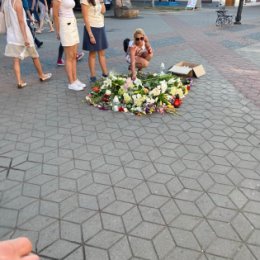 Фотография "Брест ! Возложение цветов памяти погибшему ! На Совецкой ! После выборов !"