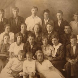 Фотография "Средняя шк.№1 Сузун. Молодежь 1922 года рождения Старшеклассники,1939г"