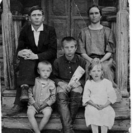 Фотография "1924 год. Отцу 4 года, Петру 14, Полине 6"
