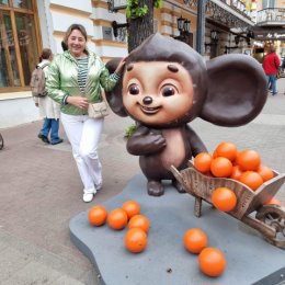 Фотография "
Поворачиваю я значит на Курортный бульвар, а там! Всё в Чебурашках. Как вам?

В Кисловодске появилась новая улица, вернее в народе улицу уже начали называть Чебурашкинской на проспекте Карла Маркса. На улице размещены 12 скульптур."