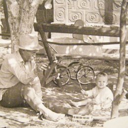 Фотография "Усатый нянь....Ларчик, вспомни детство золотое"