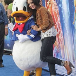 Фотография "me and Donald Duck :D at the premiere of Disney California Adventure Park's "World of Color" Spectacular on June 10"