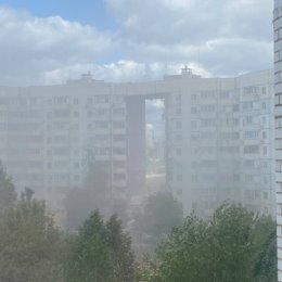 Фотография "Дыра вместо подъезда. ВСУ обстреляли жилую многоэтажку в Белгороде. Под завалами люди."