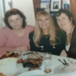 Фотография "Я Маша Лозова и мои прдружки , одноклассницы Ленка Кюркчю и Дуся Гюмюшлю.Стамбул 2006 год"