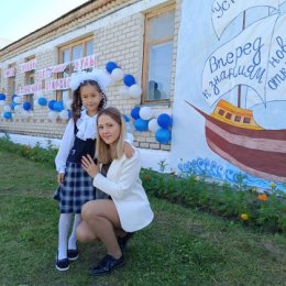 Фотография "Моя вторая первоклашка! ❤️🫶 В добрый путь! 

На линейке расплакалась моя девочка,что в садике, что в школе, очень чувствительный ребёнок! Родители у неё такие же)), трогательные😄 
Открытые к миру🫶"