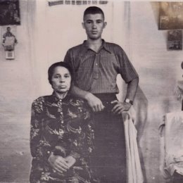 Фотография "Бабушка моя Антонина Павловна и мой отец Владимир."