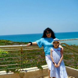 Фотография "Сестра Алия с дочерью Камилой на отдыхе в Израиле."