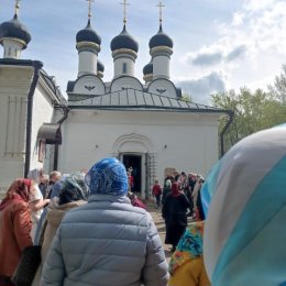 Фотография "С праздником всех! Сегодня в нашем храме не было места, люди молились на улице, Славяне проснулись, наконец! "