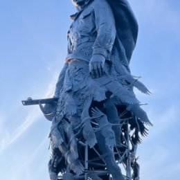 Фотография "И превратились в белых журавлей….
Ржевский мемориал советскому солдату. "