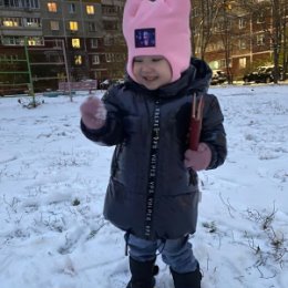 Фотография "Внучка увидела первый снег"