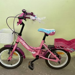 Фотография "Продается велосипед для девочки, имеются 2 дополнительных задних колеса. Цена 5 тысяч рублей."