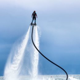 Фотография "https://www.instagram.com/p/Bl3GK2aFEQU/?igref=okru
С @flyboard_  к новым вершинам 🚀"