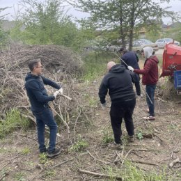 Фотография "Общегородской субботник.Калининская Администрация"