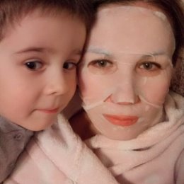 Фотография "Мама, ты у меня самая красивая 💋Эти слова дорого стоят, а особенно если у мамы на лице маска 👻"