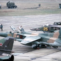 Фотография "МиГ-23УБ и МиГ-27К."