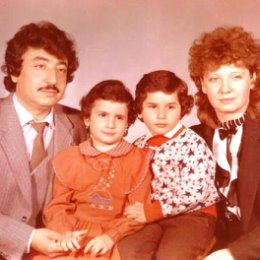 Фотография "Моя семья ,1988год .Двое нас ,пока двое у нас ! г. Душанбе ."