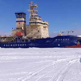 Фотография "Ледокол в бухте Нагаева."