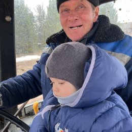 Фотография "С внуком Матвеем на тракторе катаемся! 😃"
