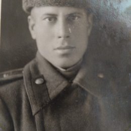 Фотография "Это мой папа , танкист,  воевал в Сталинграде, на Курской дуге, освобождал Киев.  Дедушка закончил войну в Будапеште."