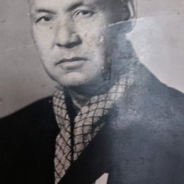 Фотография "Мой отец Бекназаров Джумабай 1926 г.рож. 1943 году закончил курс трактористов. Хотел воевать танкистом.Но ему отказали и отправили строитьУзбекиский Металургический Завод."