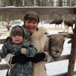 Фотография "Мама, сын и лось"