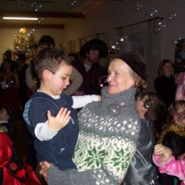 Фотография "с любимой бабушкой на ёлке, 2008"