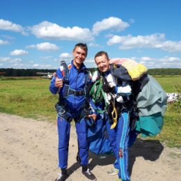 Фотография "После 1го прыжка с парашютом из АН -28 с 4200 метров(г.Киржач).Круто!P/S.Облака на 1500-1600 метрах."