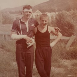 Фотография "Лето 88-го. Я с Олегом около пожарки"