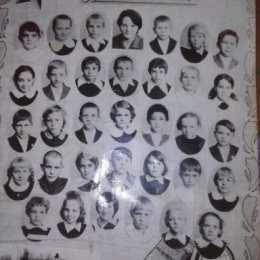 Фотография "БСШ №1, 3 класс, я в последнем ряду крайняя справа, самая последняя на фотографии"