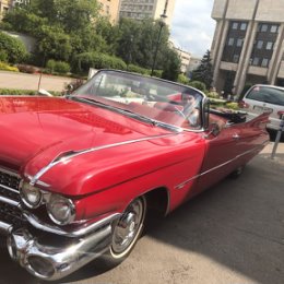 Фотография "https://www.instagram.com/p/BkxGIIihhlCyx6XMzm-5aSOhzR3CBhYHlNBbSo0/?igref=okru
1959 год такую же только розовую Элвис подарил маме. Очень редкий Cadillac"